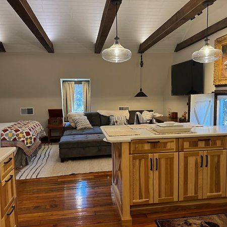 South Broadway Manor B&B - Near Fallingwater, Ohiopyle State Park, Hiking & Biking Trails Gap Scottdale 외부 사진