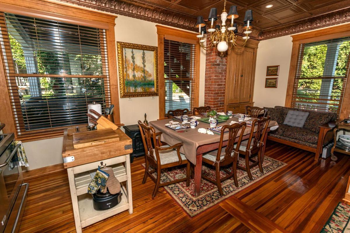South Broadway Manor B&B - Near Fallingwater, Ohiopyle State Park, Hiking & Biking Trails Gap Scottdale 외부 사진