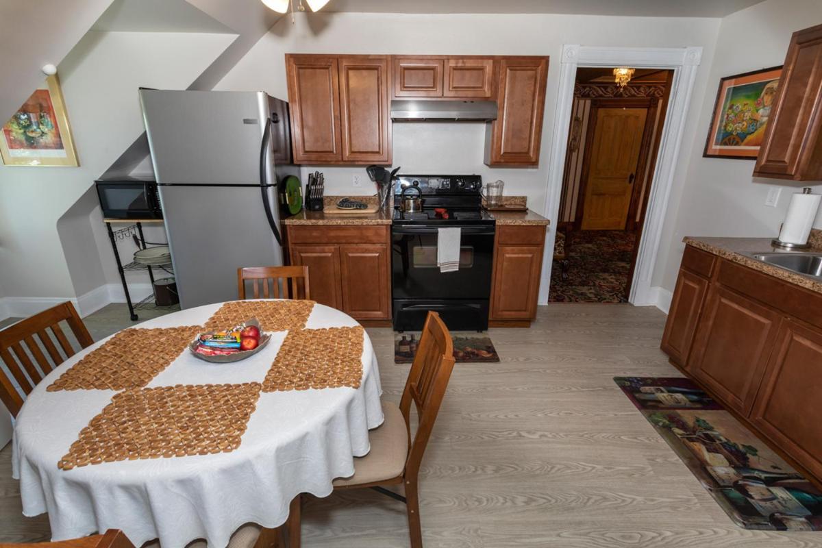 South Broadway Manor B&B - Near Fallingwater, Ohiopyle State Park, Hiking & Biking Trails Gap Scottdale 외부 사진