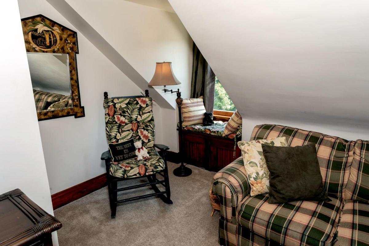 South Broadway Manor B&B - Near Fallingwater, Ohiopyle State Park, Hiking & Biking Trails Gap Scottdale 외부 사진